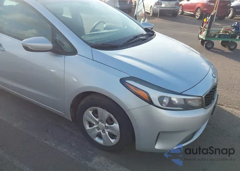 2018 Kia Forte Lx z USA, uszkodzony, nr VIN 3KPFK4A77JE202396